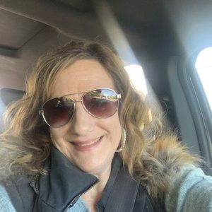 Meet your Posher, Denise